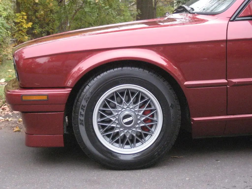 1992 BMW 325i in Calypso Red, photo 42
