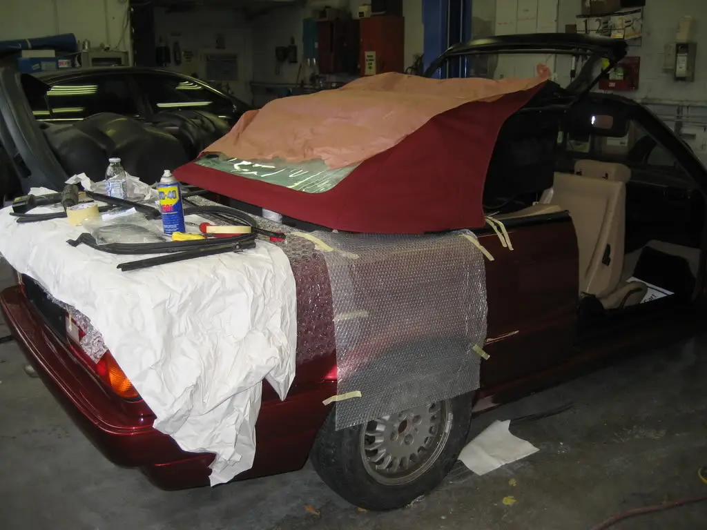 1992 BMW 325i in Calypso Red, photo 37