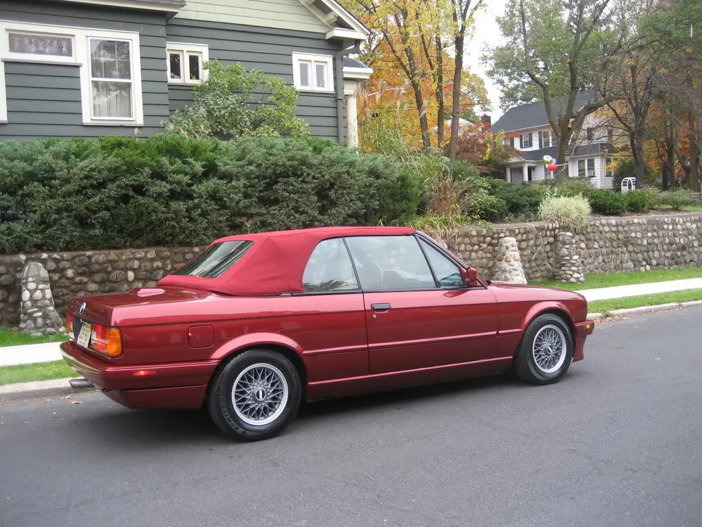 1992 BMW 325i in Calypso Red, photo 41