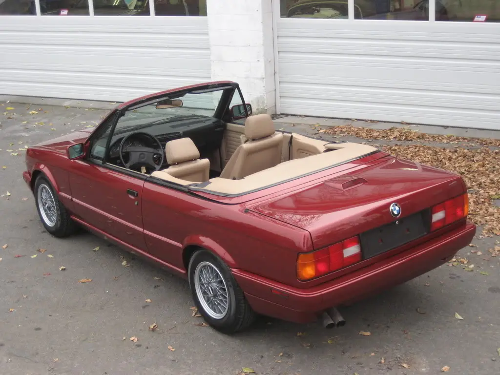 1992 BMW 325i in Calypso Red, photo 43