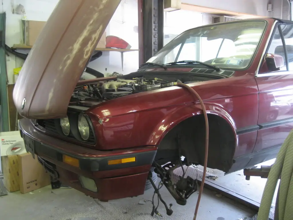 1992 BMW 325i in Calypso Red, photo 14