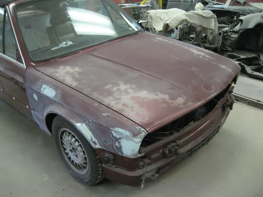 1992 BMW 325i in Calypso Red, photo 20