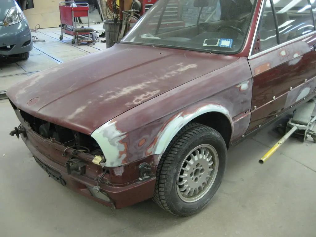 1992 BMW 325i in Calypso Red, photo 19