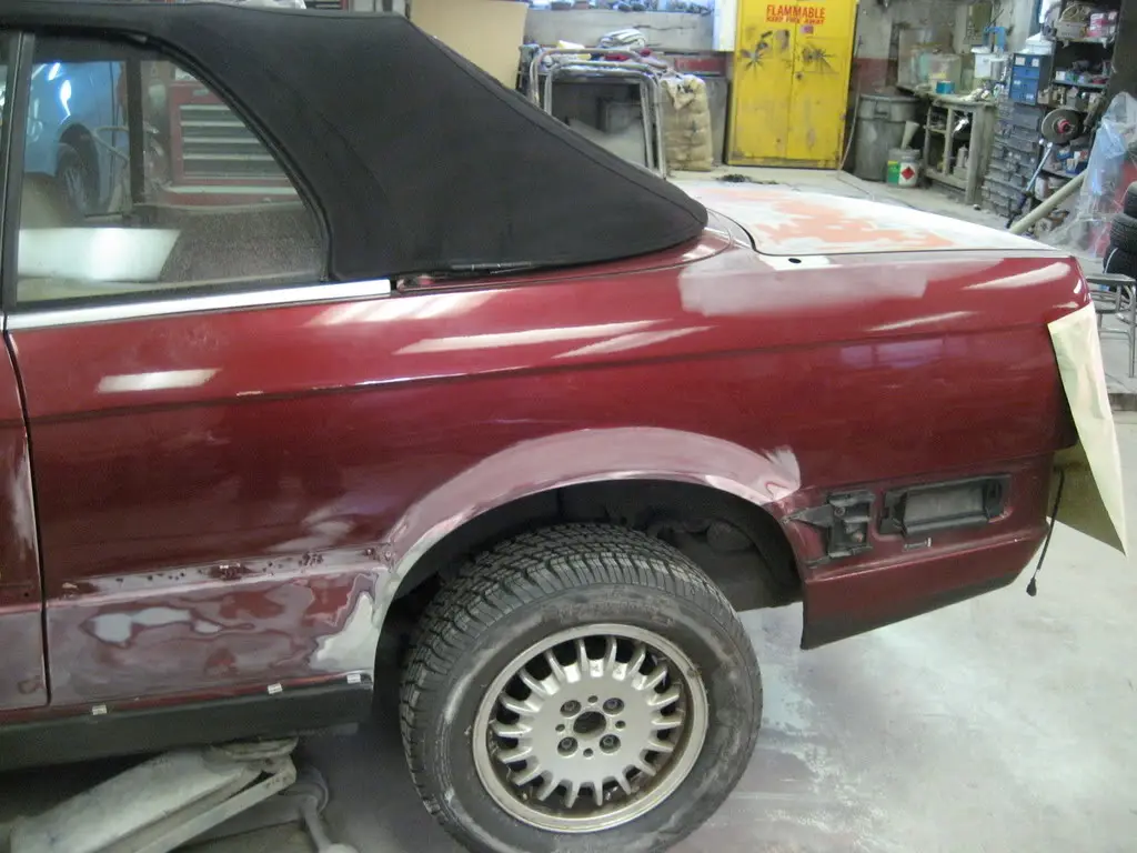 1992 BMW 325i in Calypso Red, photo 18