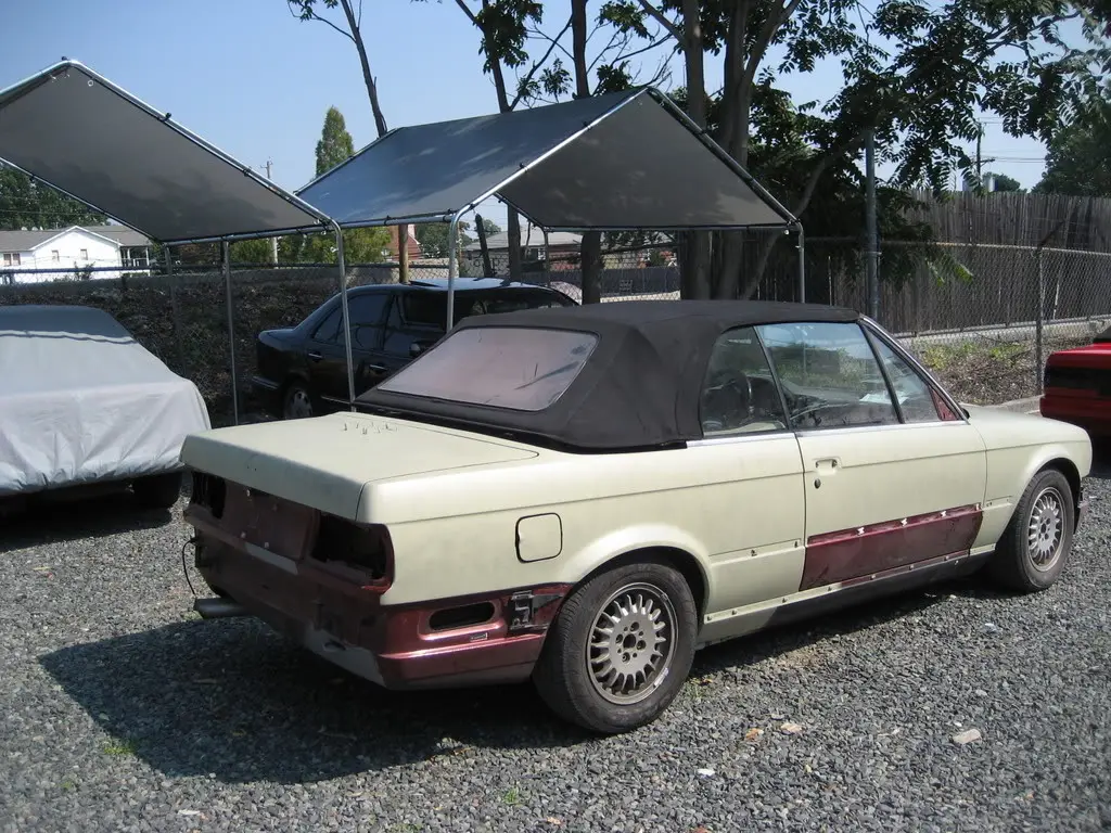 1992 BMW 325i in Calypso Red, photo 26
