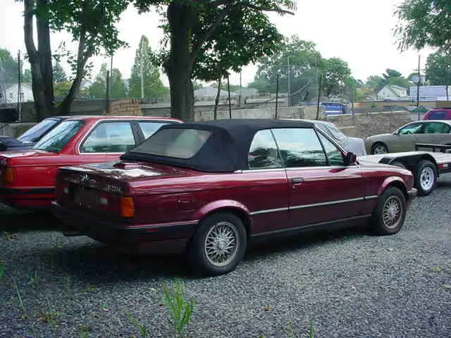 1992 BMW 325i in Calypso Red, photo 3
