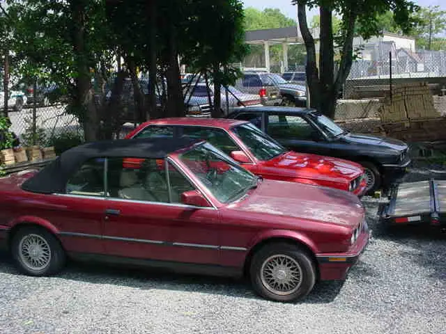 1992 BMW 325i in Calypso Red, photo 4