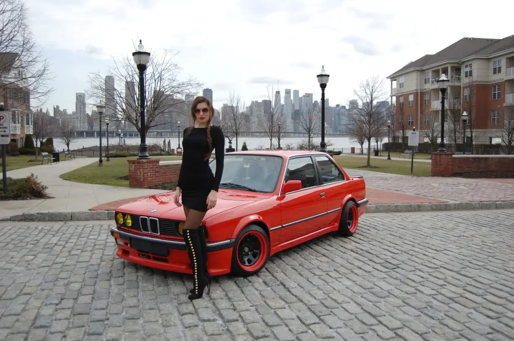 1984 BMW 325 Euro M-Tech 1 in Henna Red, photo 2