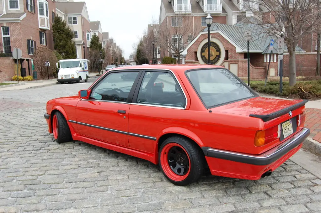 1984 BMW 325 Euro M-Tech 1 in Henna Red, photo 8