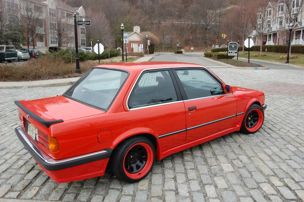 1984 BMW 325 Euro M-Tech 1 in Henna Red, photo 4
