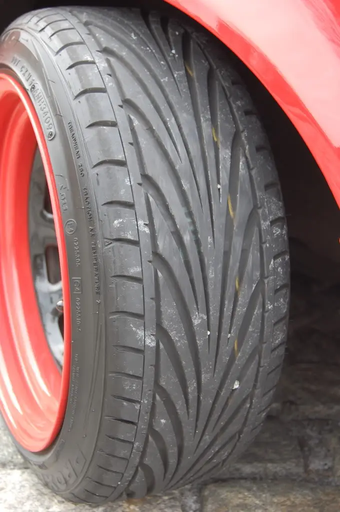 1984 BMW 325 Euro M-Tech 1 in Henna Red, photo 10