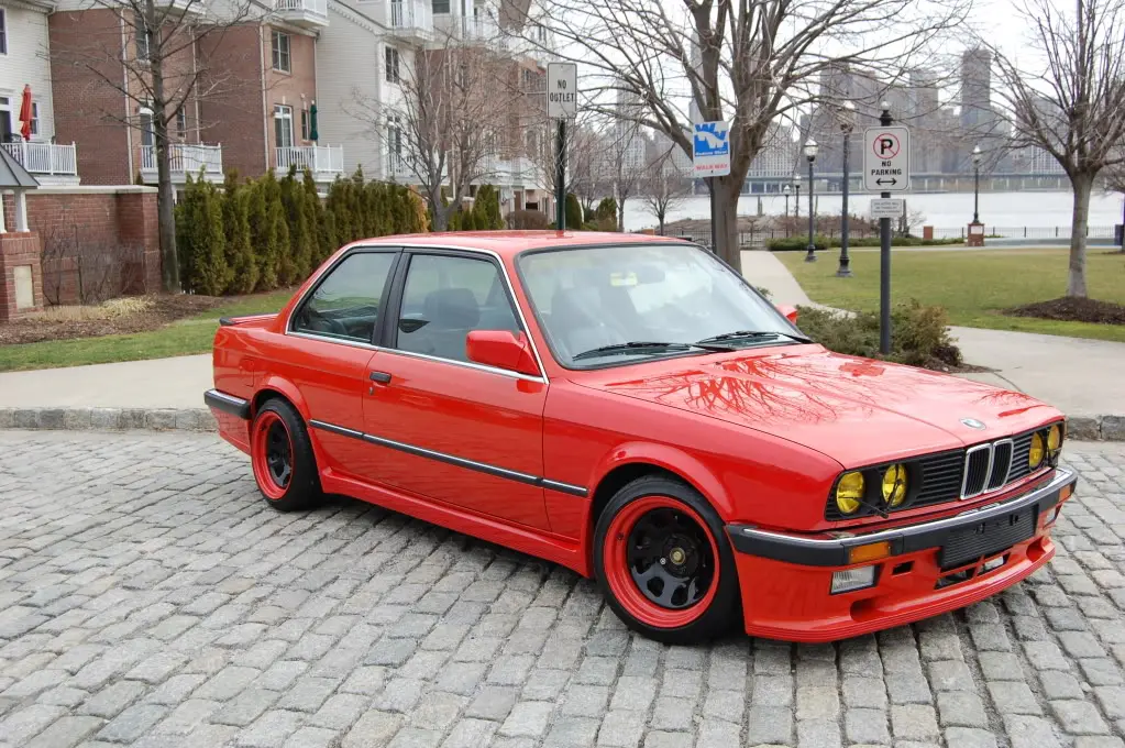 1984 BMW 325 Euro M-Tech 1 in Henna Red, photo 3
