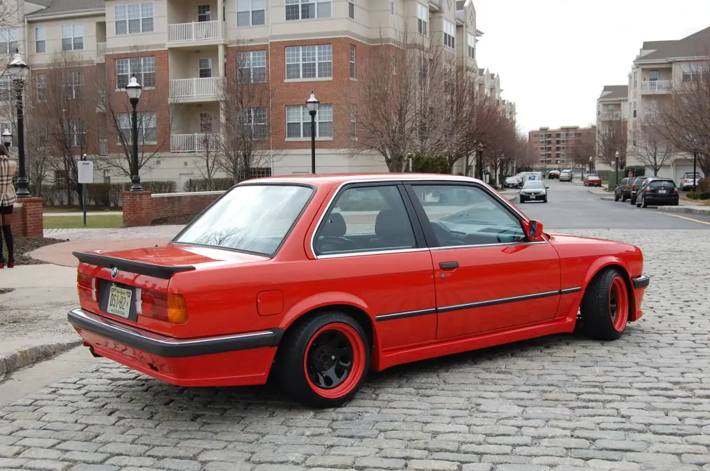 1984 BMW 325 Euro M-Tech 1 in Henna Red, photo 16