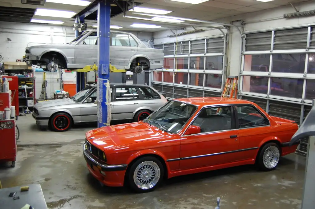 1984 BMW 325 Euro M-Tech 1 in Henna Red, photo 19