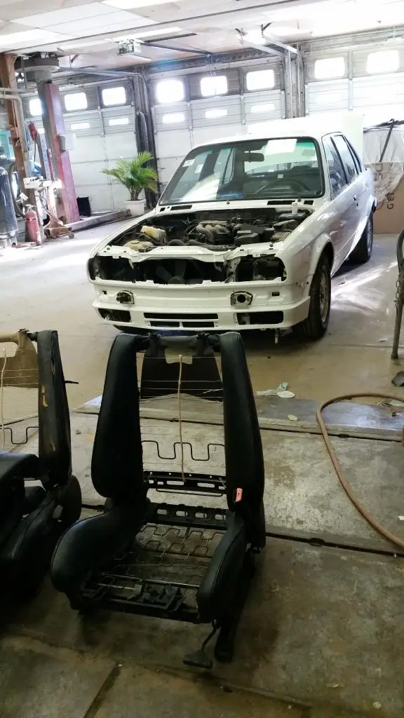 1989 BMW 325i Sedan in Alpine White, photo 48