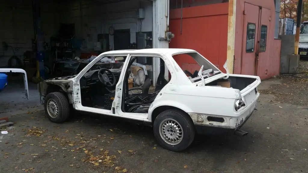 1989 BMW 325i Sedan in Alpine White, photo 7