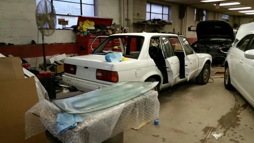 1989 BMW 325i Sedan in Alpine White, photo 39