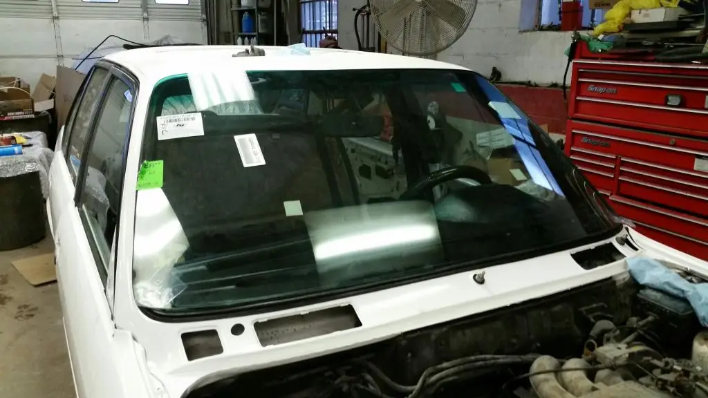 1989 BMW 325i Sedan in Alpine White, photo 40