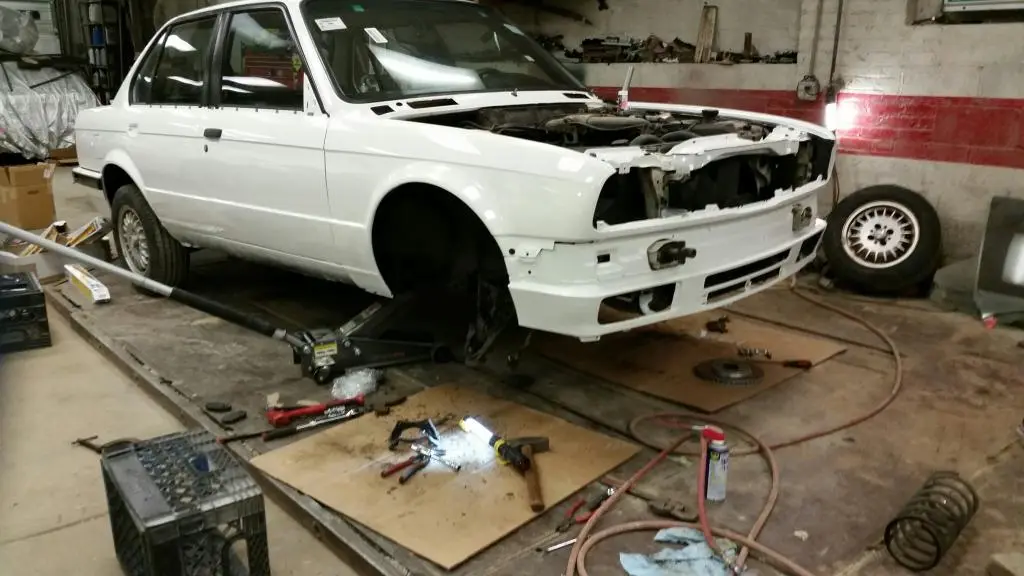 1989 BMW 325i Sedan in Alpine White, photo 44