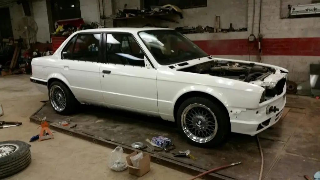 1989 BMW 325i Sedan in Alpine White, photo 50