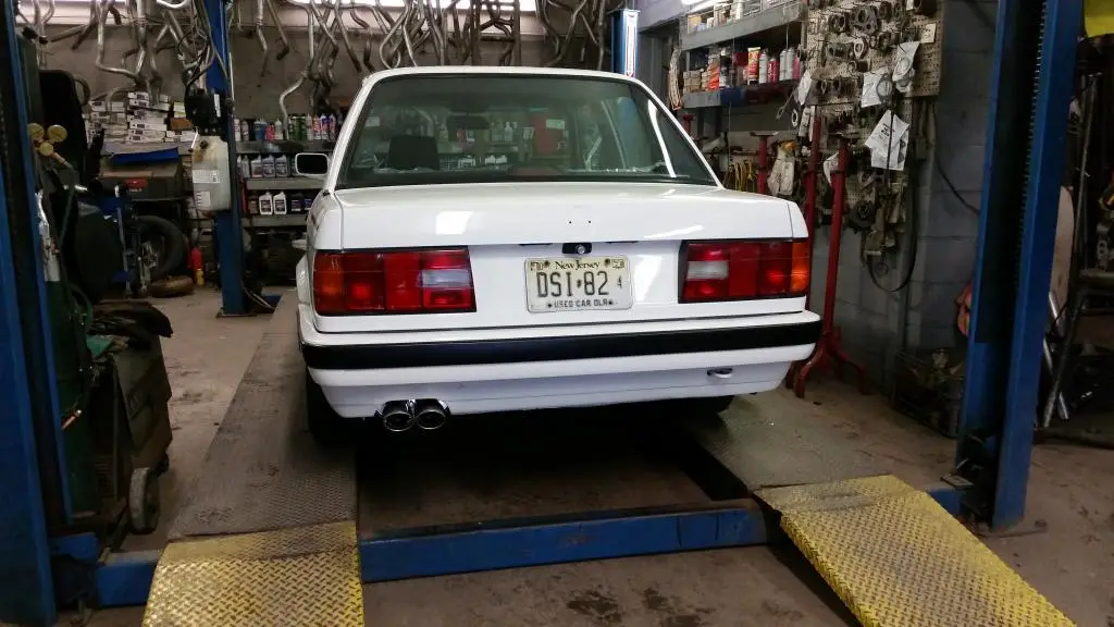 1989 BMW 325i Sedan in Alpine White, photo 62
