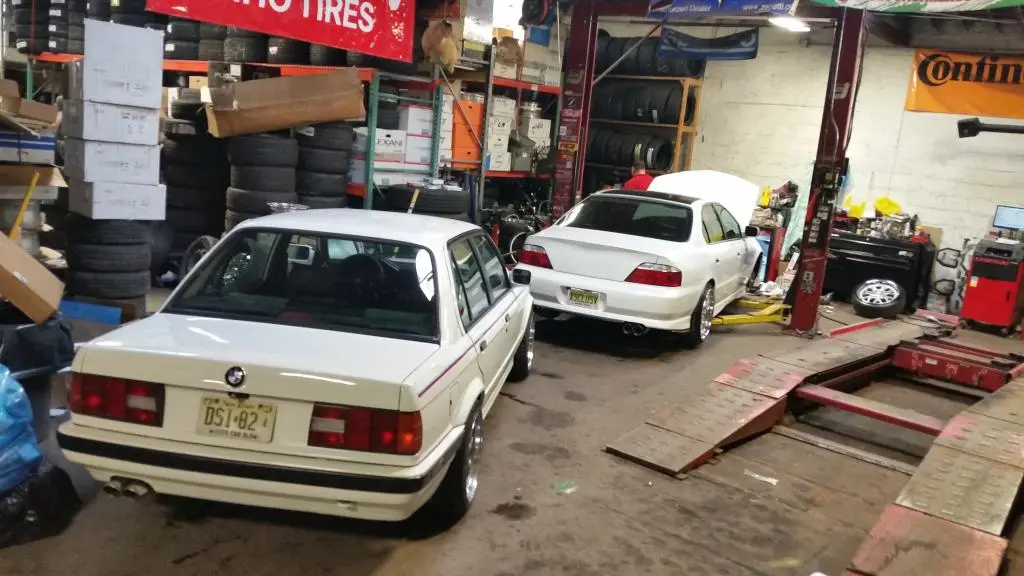 1989 BMW 325i Sedan in Alpine White, photo 74
