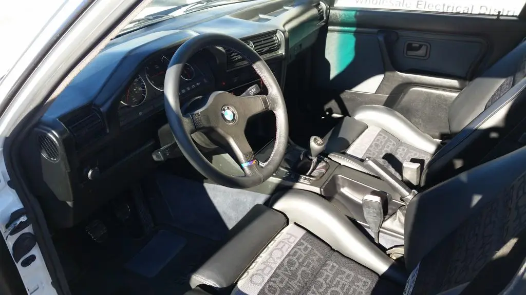 1989 BMW 325i Sedan in Alpine White, photo 77