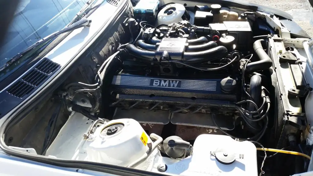 1989 BMW 325i Sedan in Alpine White, photo 81